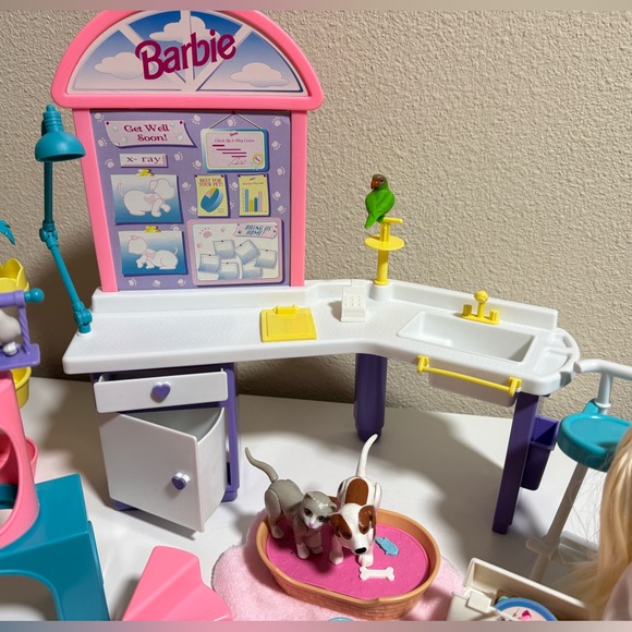 Barbie Pet Care Center - 1996 - Picture 2 of 10